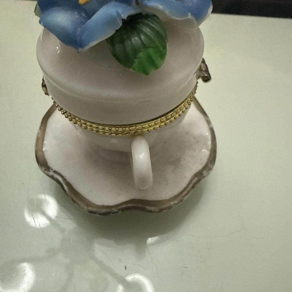 Hinged Lid Trinket Box Tea‎ Cup On Saucer W/ 3 Blue Flowers Leaves Gold Trim
